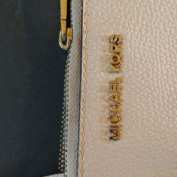 EUC. Michael kors jet set travel small leather top zip coin pouch. - Picture 3 of 8